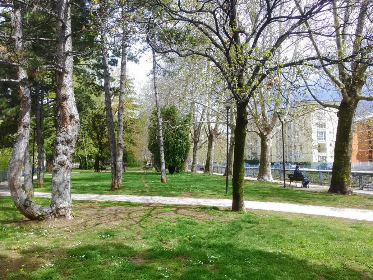 Interno 77: Sunny Apartment with Fast Fiber Internet for Couples Trento Exterior photo